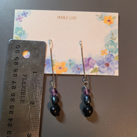 Amethyst, freshwater pearl and Howlite on sterling silver, earrings - Picture 2 of 2